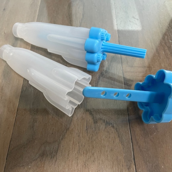 Like New 4-Piece Popsicle Mold Set - Picture 8 of 13